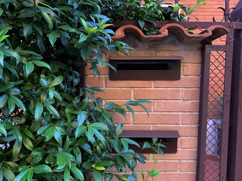 Finished Brick Mailbox